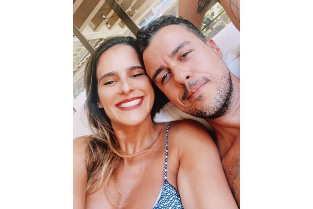 Joaquim Lopes encanta fãs com foto da filha segurando o dedo dele