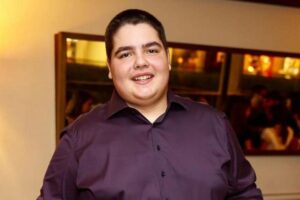 Filho de Faustão mostra mudança no corpo um ano após bariátrica