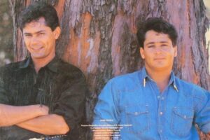 Leonardo compartilha lembrança ao lado de Leandro: “Saudades imensas”