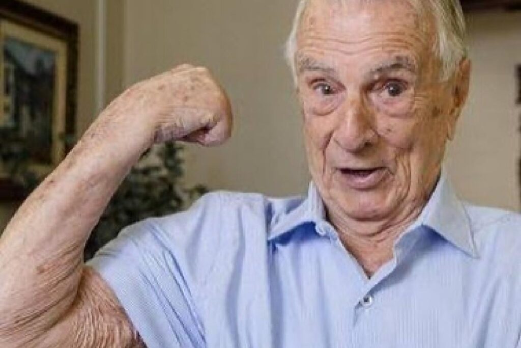 O ator, famoso pelo personagem Seu Peru na Escolinha do Professor Raimundo, recebeu alta depois de apresentar um quadro de infecção urinária