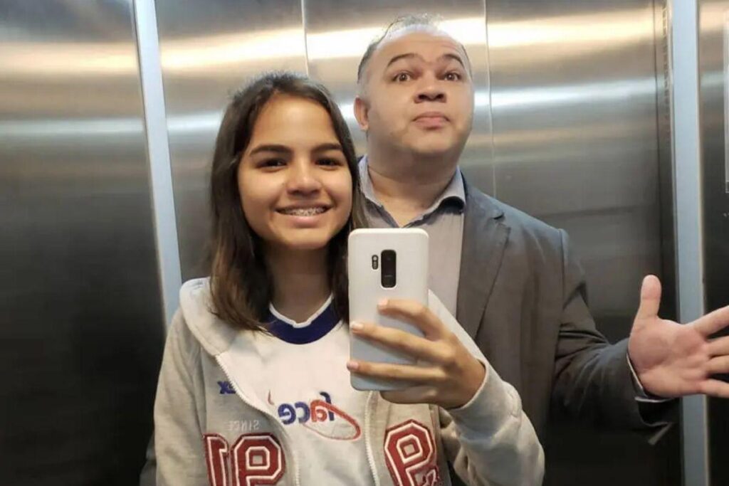 Schneider com Bárbara, para quem deixou as cartas que seriam abertas apenas quando ela completasse 15 anos