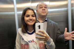 Schneider com Bárbara, para quem deixou as cartas que seriam abertas apenas quando ela completasse 15 anos