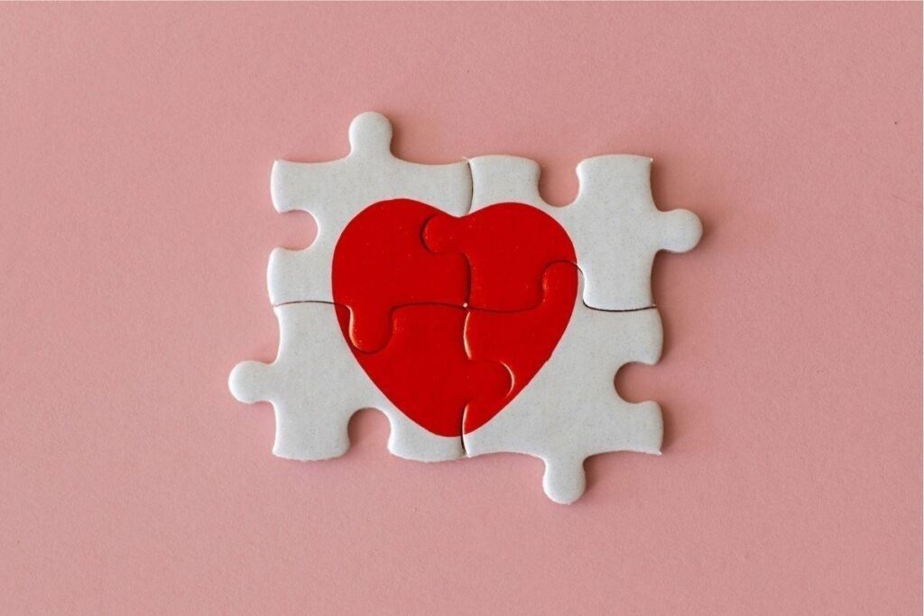 Conheça as 5 linguagens do amor e confira dicas de como demonstrar cada uma delas