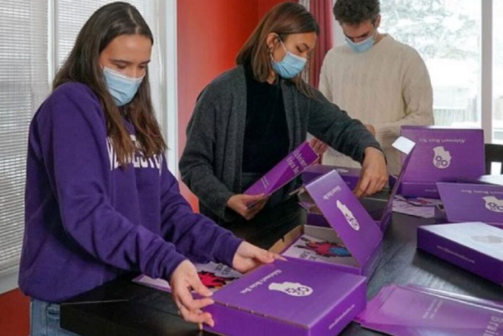 Victória junto da avó, inspiração da iniciativa