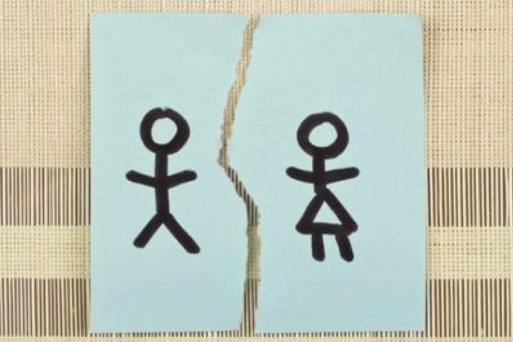 Pai não quer que sua filha se case com homem muito mais velho que ela e bola estratégia para separar o casal