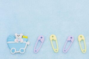 Cesária de urgência termina com corte profundo no rosto de recém nascida