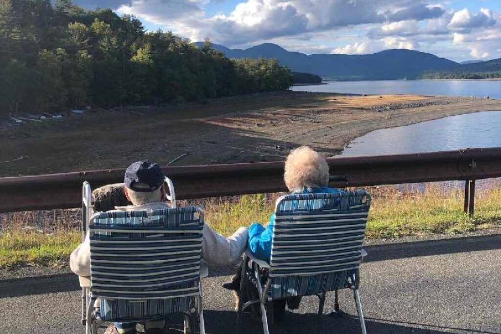 John e Joy recebem segunda dose da vacina contra a Covid-19