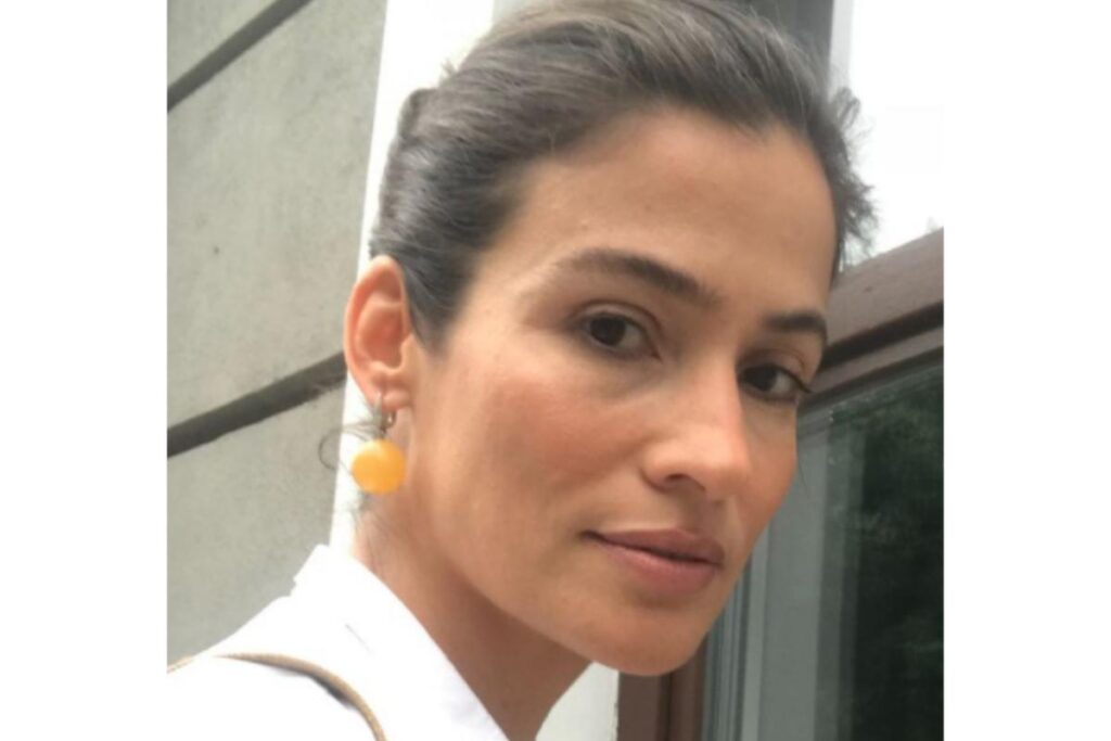 Renata publicou uma foto comemorando a vacinação no Instagram