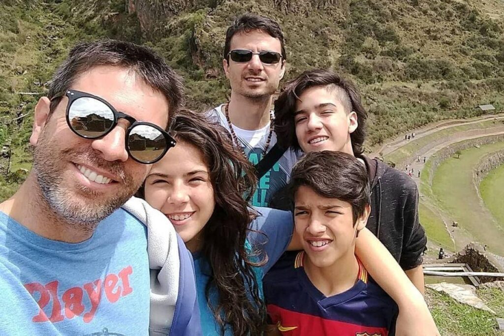 Vinicius e Edu conheceram Milagros, Alfredo e Pablo durante um programa de apadrinhamento