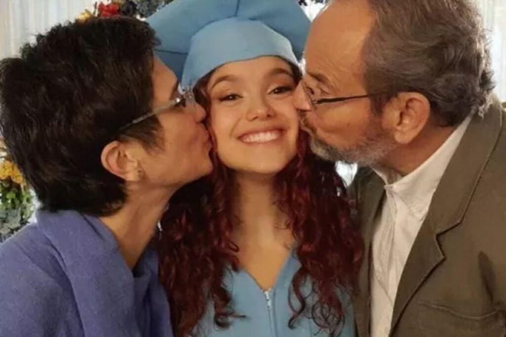 Sandra Annenberg comemora formatura filha