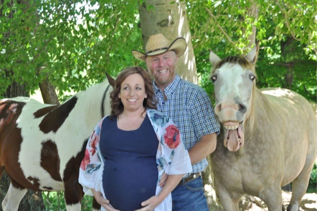 O fotógrafo, Kristen Zaffiro, postou fotos do cavalo sorridente em suas redes socias