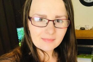 Mãe desabafa após ser expulsa de ônibus por amamentar em público: “Foi uma experiência horrível”