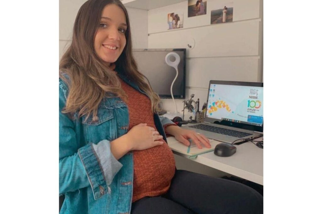 Mulher faz relato após conseguir emprego estando grávida de 6 meses: “Já tinha desistido”