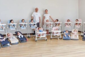 Mulher que teve 20 filhos biológicos em um ano diz que sonha em ter mais de 100: “Cada dia é diferente”