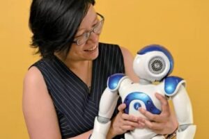 Pesquisadora cria robôs para ajudar crianças autistas