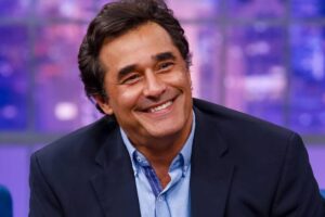 O ator foi internado com complicações da covid-19