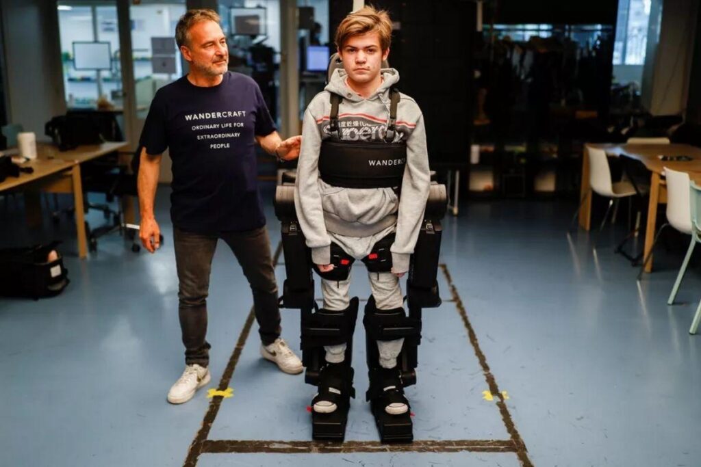 Jean é engenheiro robótico e está entre os fundadores de empresa de exoesqueletos.