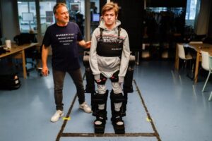 Jean é engenheiro robótico e está entre os fundadores de empresa de exoesqueletos.