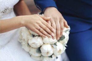 Noiva é alvo de críticas após enviar lista de regras bizarras para os convidados do casamento