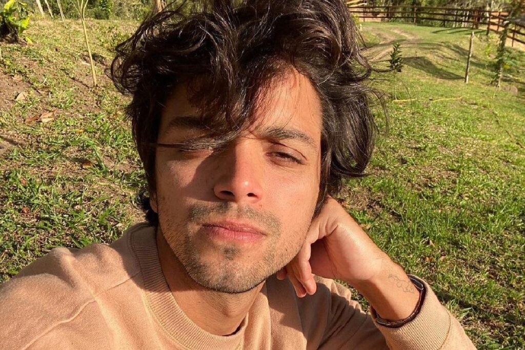 Rodrigo Simas fez homenagem ao pai no aniversário