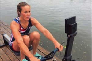 Helen é a primeira mãe a competir pela equipe olímpica de remo da Grã-Bretanha.