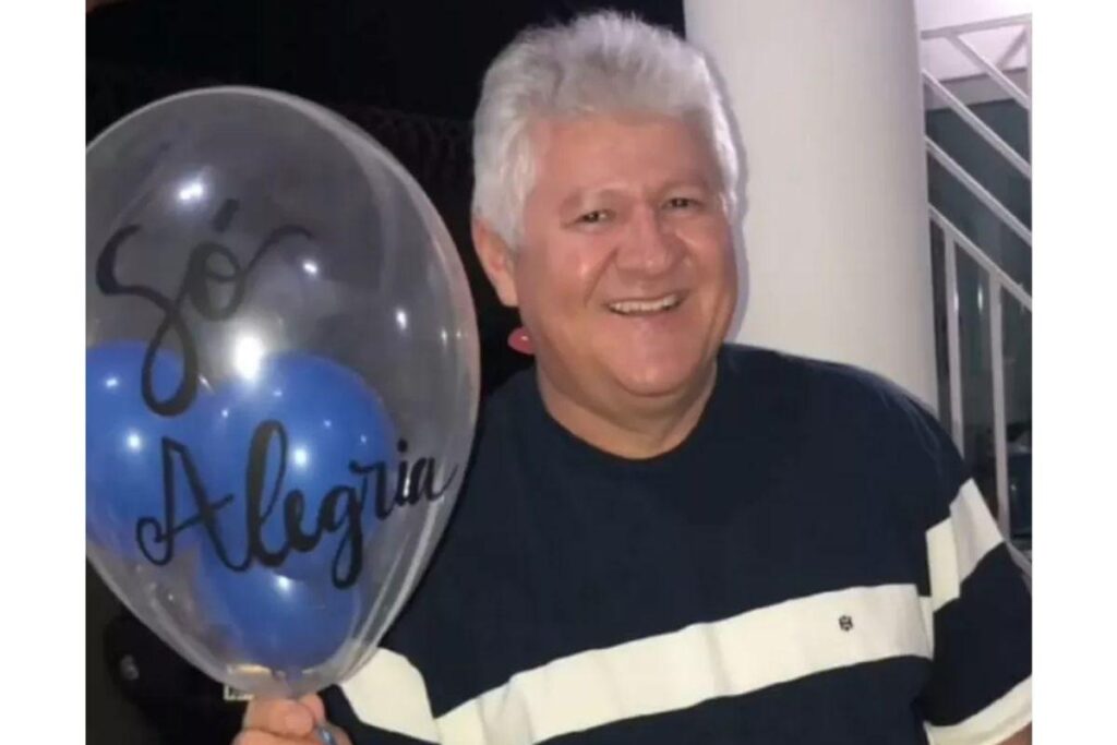 O pai, o filho, o irmão e a neta decidiram homenagear o ente querido com uma tatuagem.