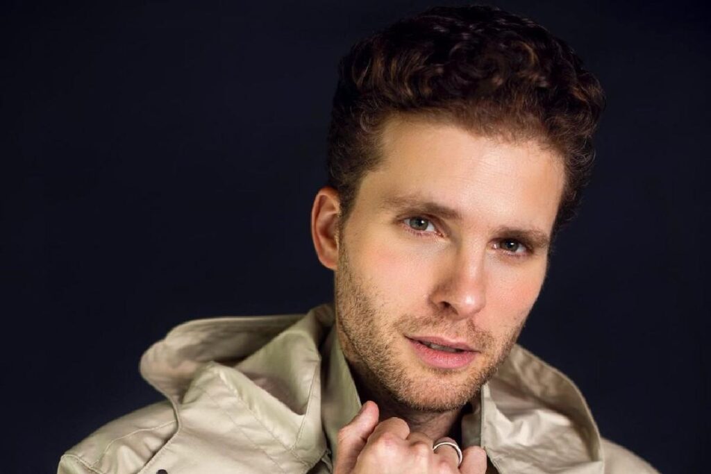 O ator Thiago Fragoso comentou sobre a criação dos filhos e o que deseja para o futuro