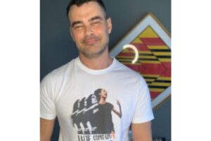 O ator se declarou para a família na televisão