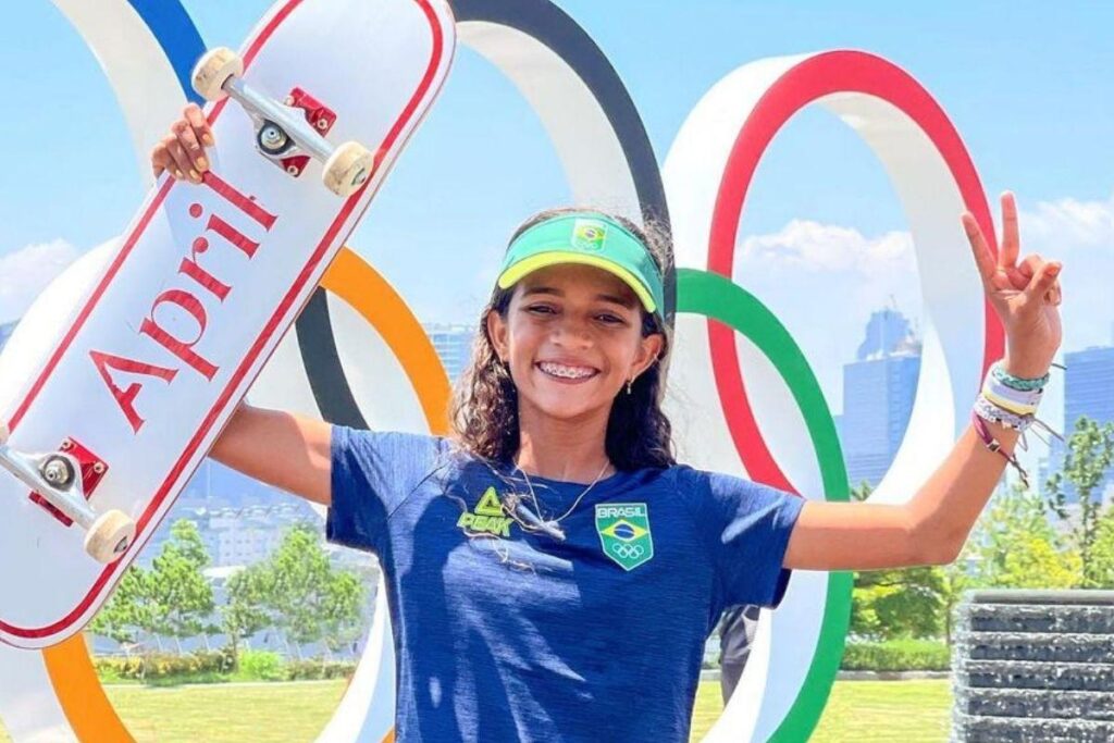 Rayssa Leal publicou diversas fotos da medalha no Instagram