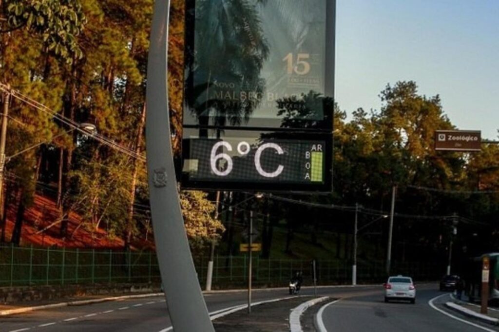 O alerta pediu para as pessoas se agasalharem e se manterem hidratadas o tempo todo