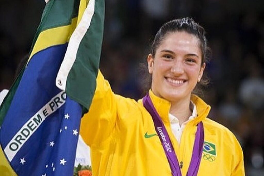 Mayra Aguiar foi medalhista de bronze nas Olimpíadas de Tóquio e se emocionou muito após a conquista