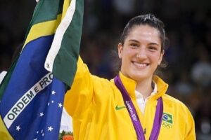 Mayra Aguiar foi medalhista de bronze nas Olimpíadas de Tóquio e se emocionou muito após a conquista