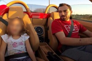 Youtuber Luan Galasso coloca a vida da filha pequena em risco ao acelerar Ferrari