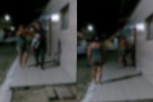 Um policial militar aparece agredindo fisicamente e verbalmente uma mulher com uma criança no colo em vídeo