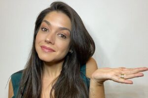 Thais Fersoza compartilhou uma foto dos filhos mexendo com massinha e brincou na legenda sobre a situação