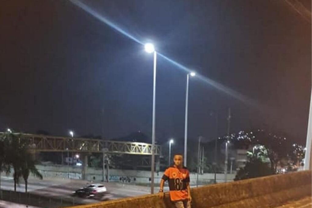 Os policiais o acompanharam para uma janta especial