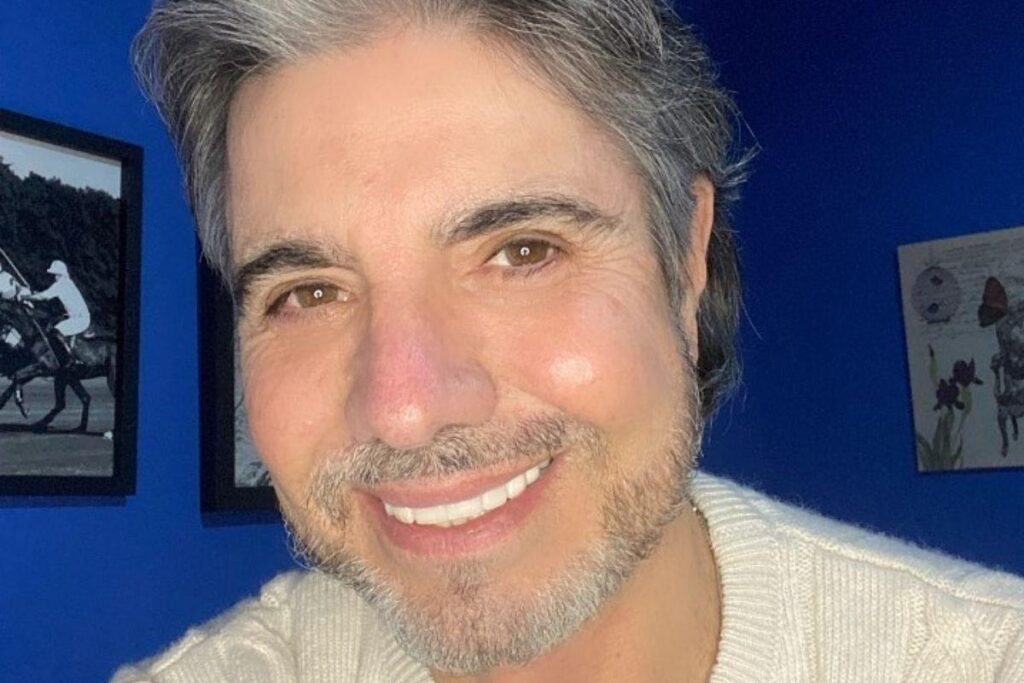 João Kleber passou por uma cirurgia após sentir fortes dores no abdome