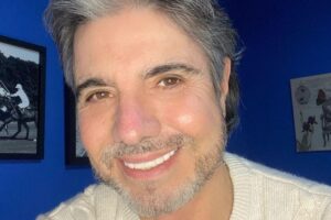 João Kleber passou por uma cirurgia após sentir fortes dores no abdome