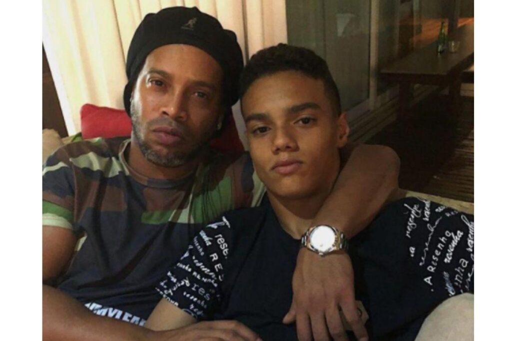 Ninguém sabia do histórico familiar de João quando fez o teste para o time atual.