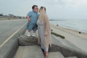 James e Chloe são o casal com maior diferença de altura do mundo