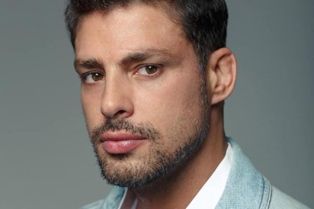 Cauã Reymond e Sofia são inseparáveis