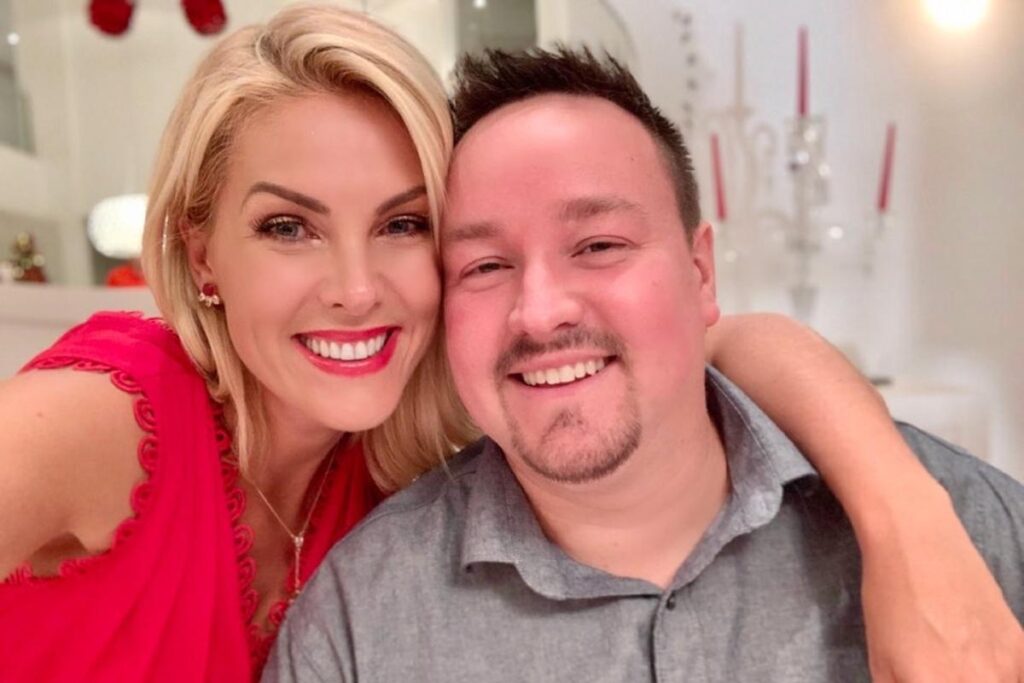 Ana Hickmann faz homenagem ao irmão caçula no aniversário