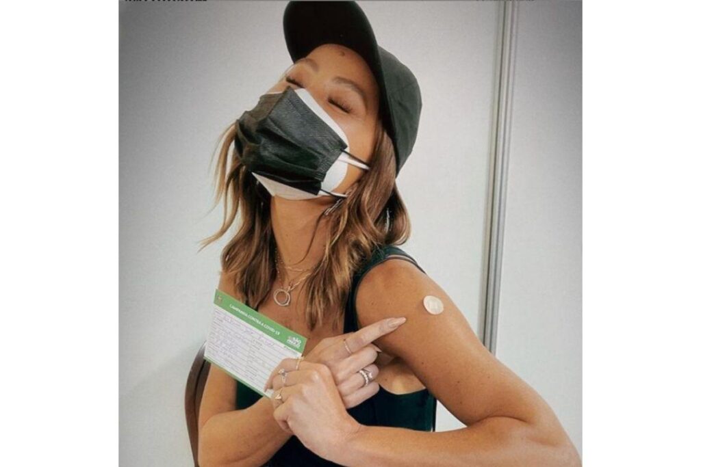 Sabrina Sato disse que valoriza a ciência em poste sobre a vacinação.