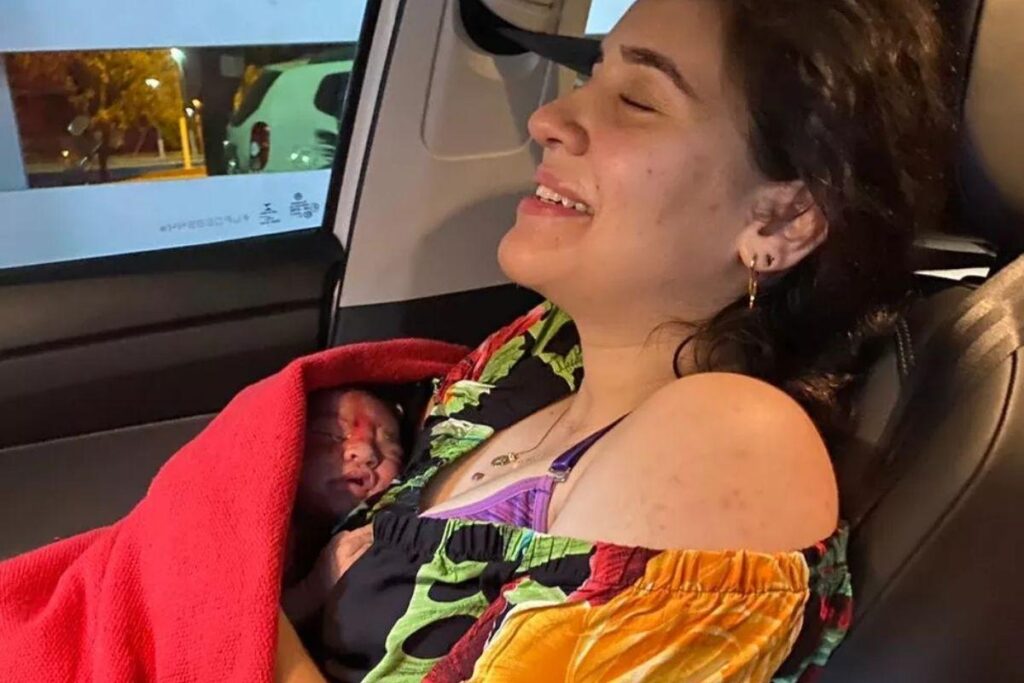 Bebê nasce a caminho do hospital