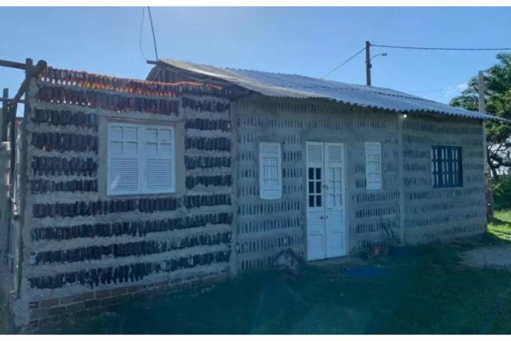 Mãe e filha se assustaram com a quantidade de lixo na praia