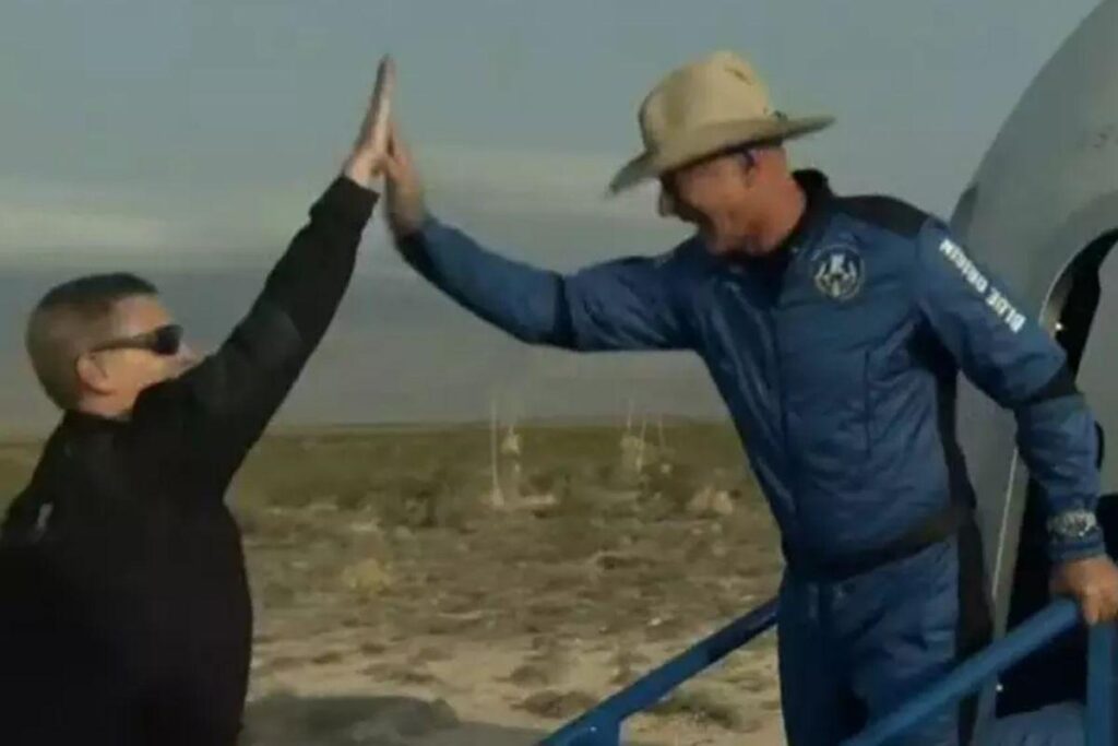 O grupo foi para o espaço nesta terça-feira