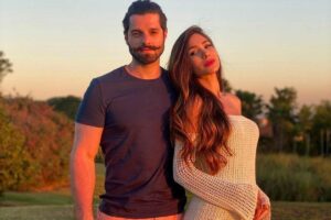 Alok e Romana são pais de Ravi e Raika