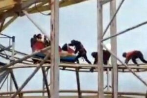 A família ficou presa na atração do parque