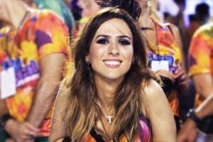 Tatá compara o quanto ela e a filha são parecidas em vídeo.