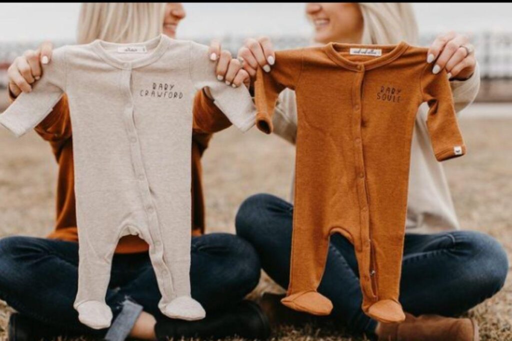 A mães gêmeas idênticas publicavam no Instagram toda a gravidez